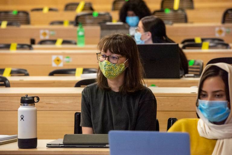 1 student in class with mask