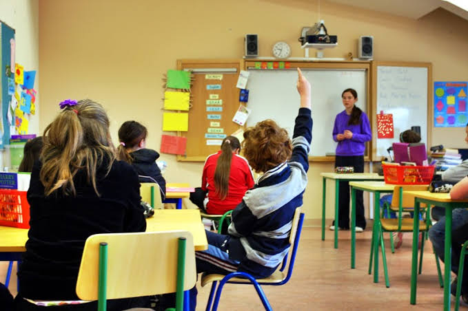 Picture depicting students participating in the classroom